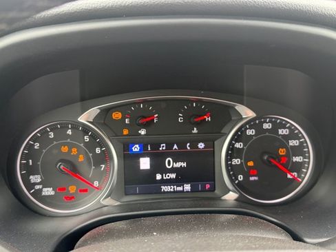 Used 2023 GMC Acadia SLT AWD/4WD image 9