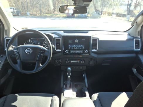Used 2024 Nissan Frontier SV image 23