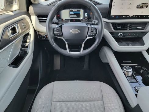 Certified 2025 Ford Explorer Platinum w/ LUX Leather Package AWD/4WD image 32