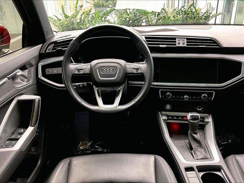 Used 2023 Audi Q3 2.0T Premium Plus w/ Premium Plus Package image 5