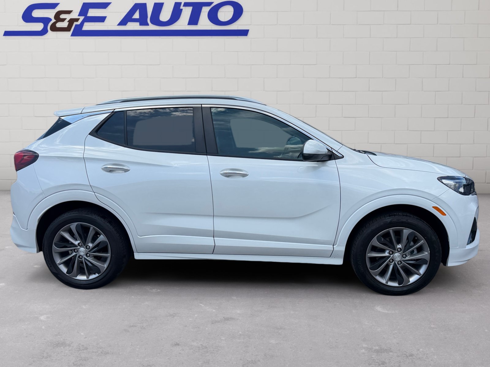 Used 2022 Buick Encore GX Select w/ Sport Touring Package AWD/4WD image 5