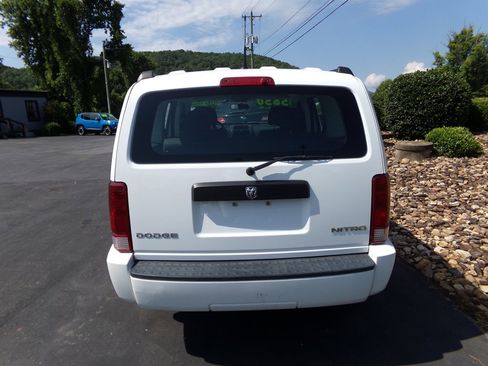 Used 2011 Dodge Nitro SE image 4