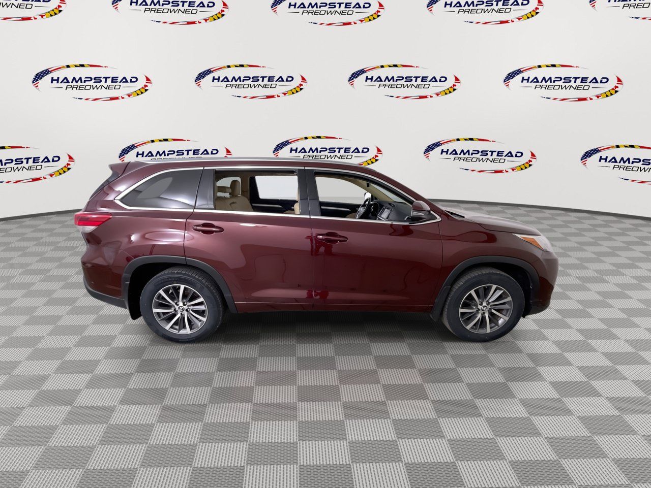 Used 2017 Toyota Highlander XLE AWD/4WD image 9