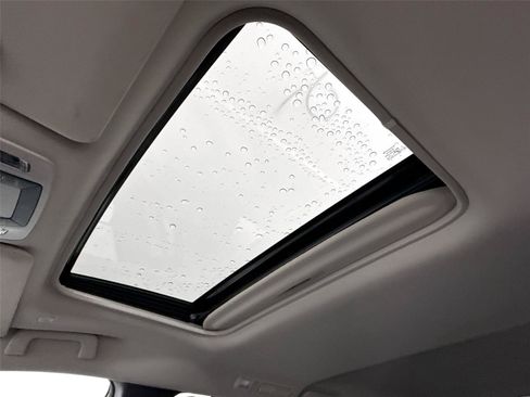 Certified 2025 Toyota Sienna XLE FWD image 6