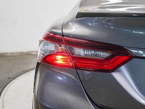 Used 2021 Toyota Camry SE image 11