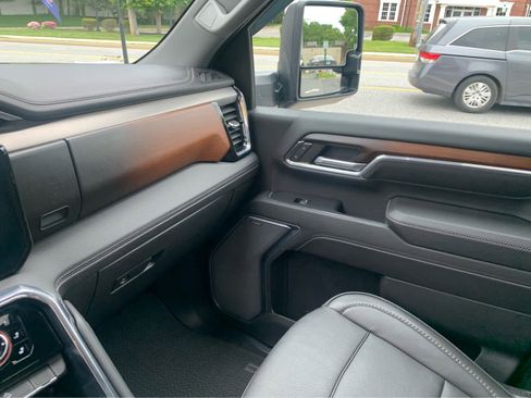 Used 2024 GMC Sierra 3500 Denali w/ Denali Reserve Package AWD/4WD image 21