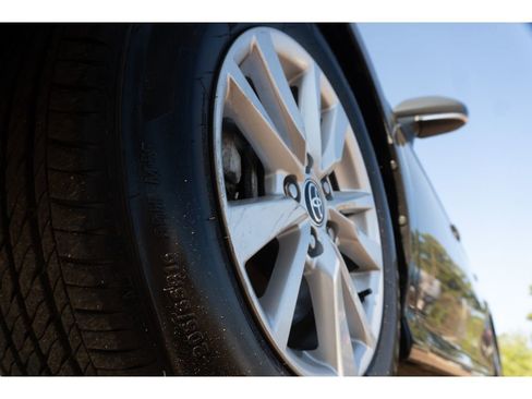 Used 2025 Toyota Camry LE image 9