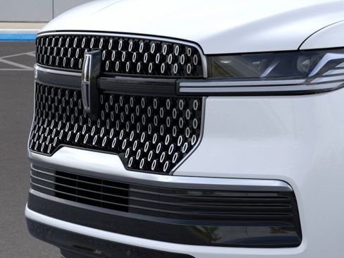 New 2026 Lincoln Navigator L Premier AWD/4WD image 17