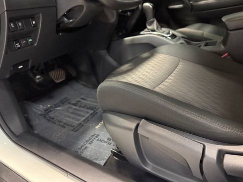 Used 2020 Nissan Rogue S AWD/4WD image 10