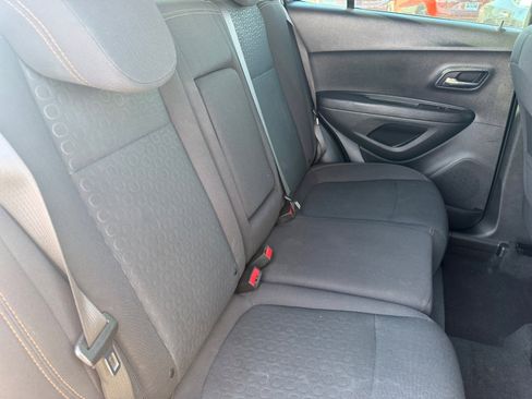 Used 2020 Chevrolet Trax LS FWD image 28
