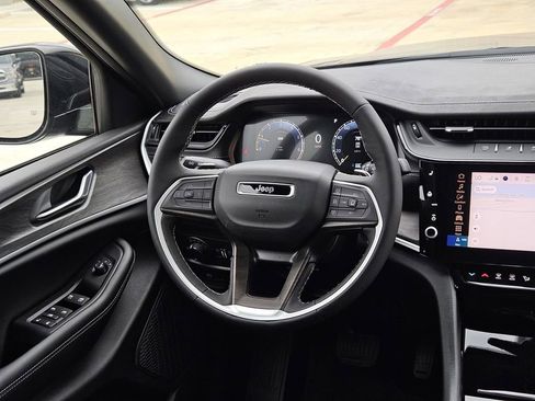 New 2026 Jeep Grand Cherokee L 2WD image 18