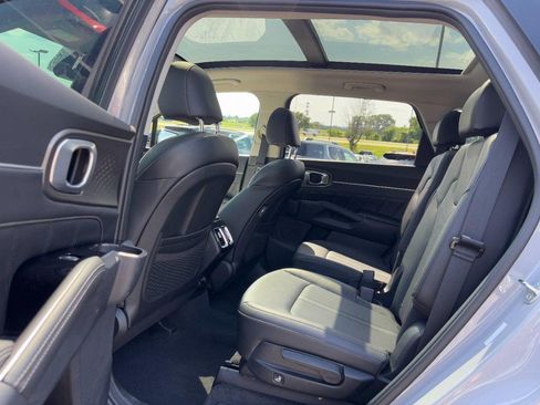 Used 2023 Kia Sorento SX AWD/4WD image 11