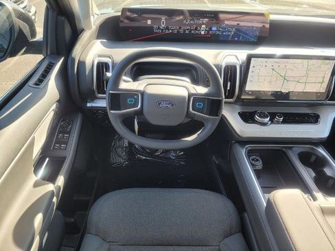 New 2026 Ford Expedition Active image 8