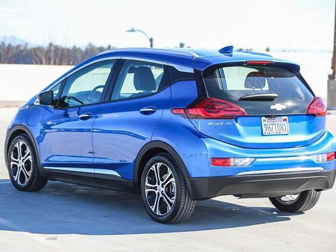 Used 2019 Chevrolet Bolt Premier w/ Infotainment Package image 7