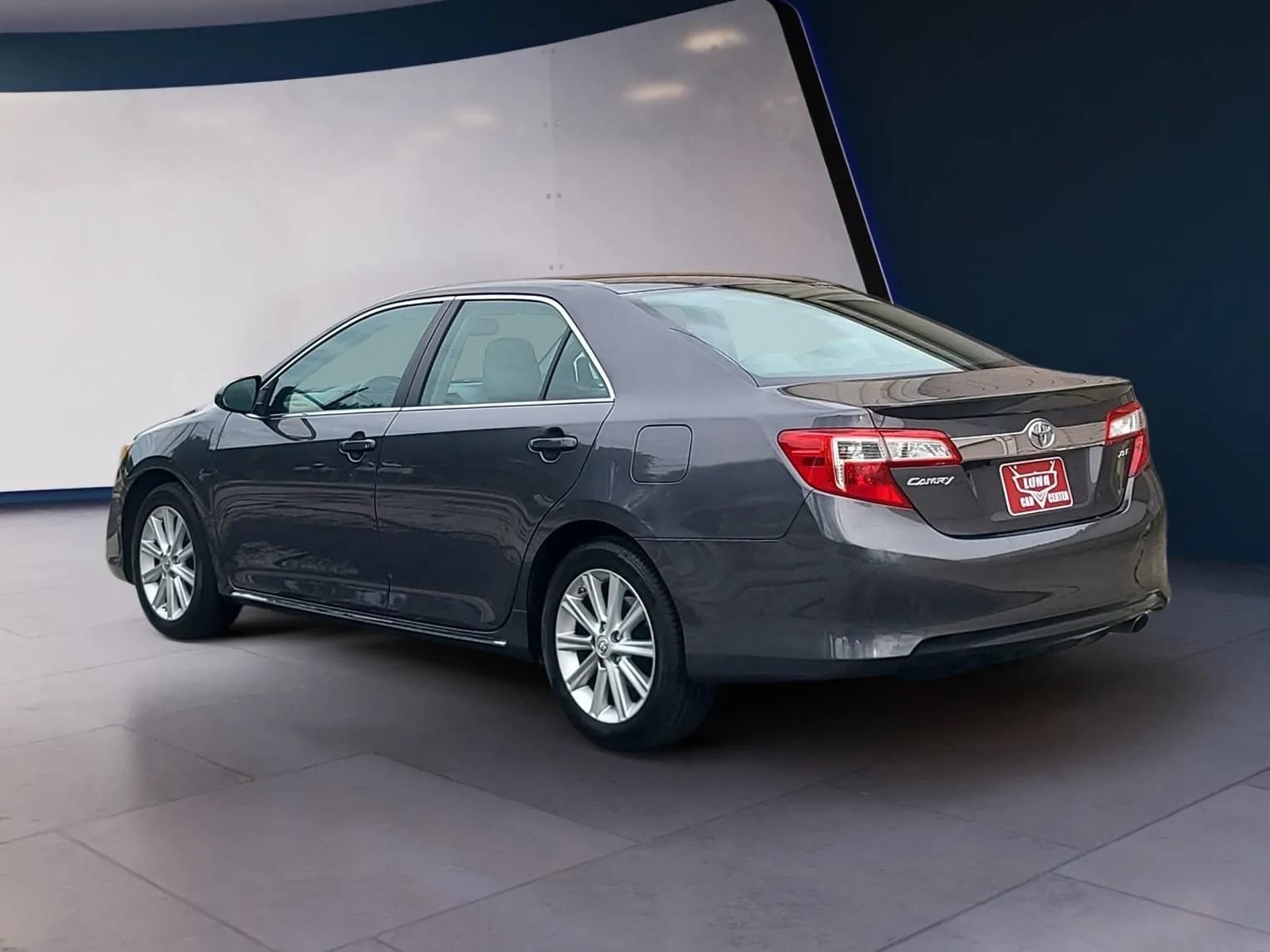 Used 2012 Toyota Camry XLE FWD image 3