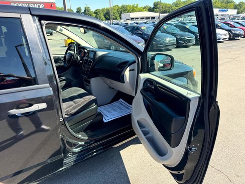 Used 2019 Dodge Grand Caravan SE image 9