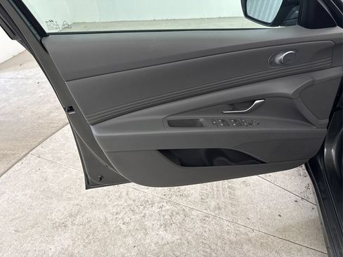 Used 2025 Hyundai Elantra SEL FWD image 32