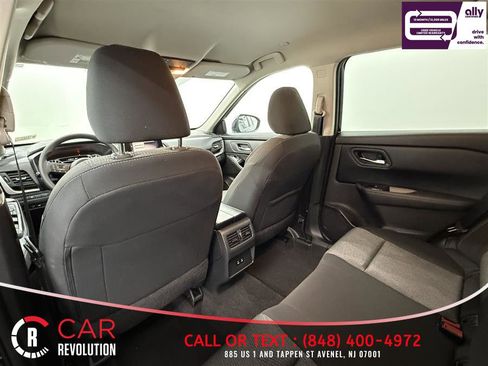Used 2024 Nissan Rogue SV image 45