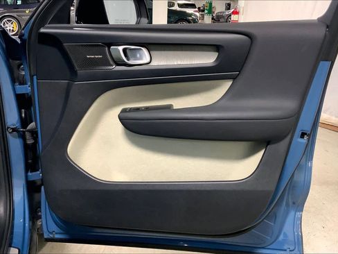 Used 2023 Volvo XC40 B5 Ultimate w/ Protection Package Premier image 23