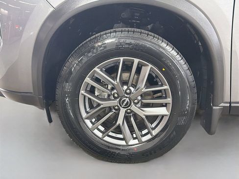 Used 2024 Nissan Rogue S AWD/4WD image 30