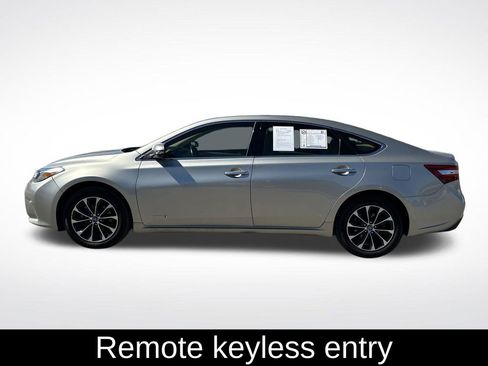 Used 2018 Toyota Avalon XLE Premium image 4