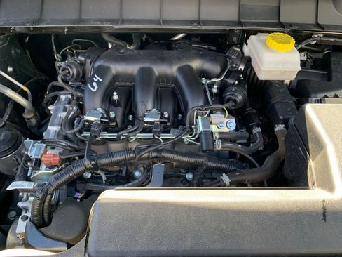 Used 2025 Nissan Pathfinder SV image 35