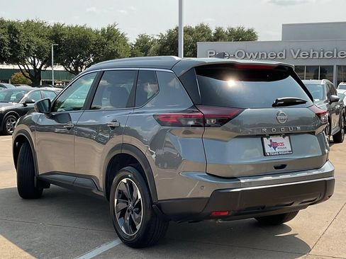 Used 2025 Nissan Rogue SV w/ SV Premium Package FWD image 6