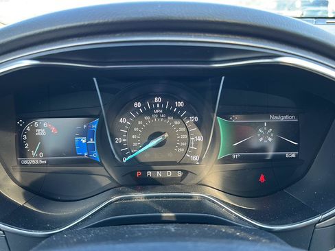 Used 2017 Ford Fusion SE w/ Fusion SE Technology Package FWD image 19