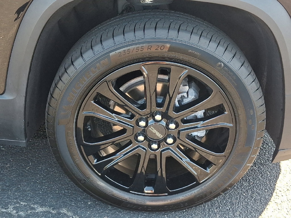 Certified 2023 GMC Acadia SLT w/ Elevation Edition AWD/4WD image 8