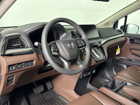New 2026 Honda Odyssey Touring image 3