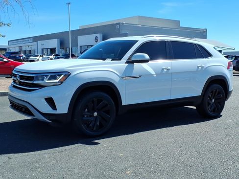 Certified 2022 Volkswagen Atlas Cross Sport SE w/ Black Wheel Package image 3