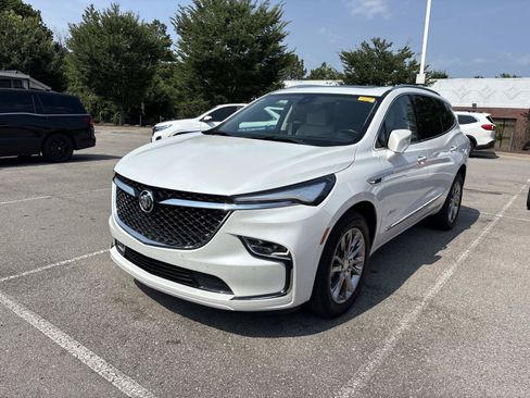 Used 2022 Buick Enclave Avenir w/ Avenir Technology Package AWD/4WD image 3
