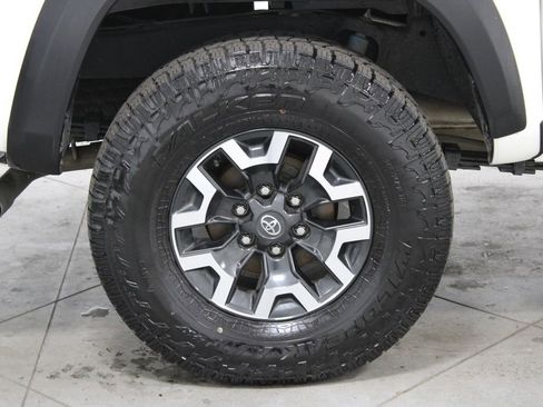 Used 2023 Toyota Tacoma TRD Off-Road w/ Technology Package AWD/4WD image 12