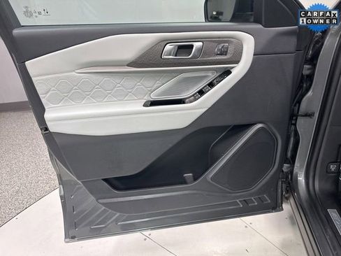 Used 2025 Ford Explorer Platinum w/ LUX Leather Package image 10