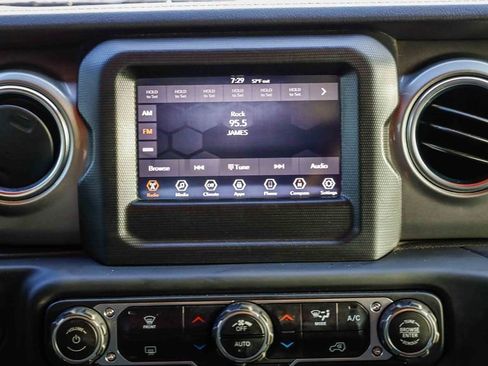 Used 2019 Jeep Wrangler Unlimited Sahara AWD/4WD image 17