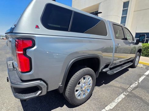 Used 2025 Chevrolet Silverado 2500 High Country w/ Technology Package AWD/4WD image 8