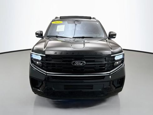 Used 2025 Ford Expedition Platinum w/ Stealth Appearance Package AWD/4WD image 2
