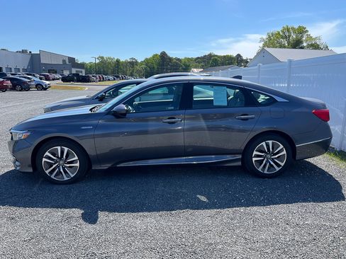 Used 2018 Honda Accord Touring image 2