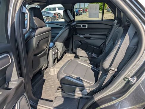 Used 2020 Ford Explorer XLT w/ Equipment Group 202A AWD/4WD image 15