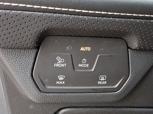 Used 2024 Volkswagen Atlas SE image 23