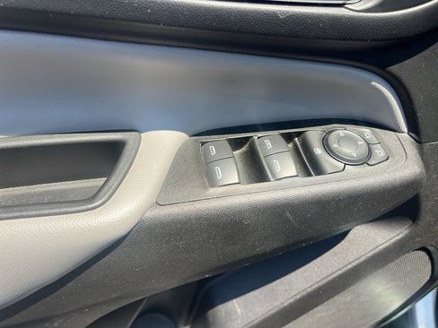 Used 2018 Chevrolet Equinox LS AWD/4WD image 14
