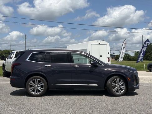 Used 2024 Cadillac XT6 Premium Luxury w/ Technology Package FWD image 5