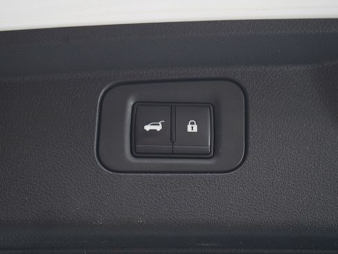 Used 2025 Nissan Armada SL AWD/4WD image 11