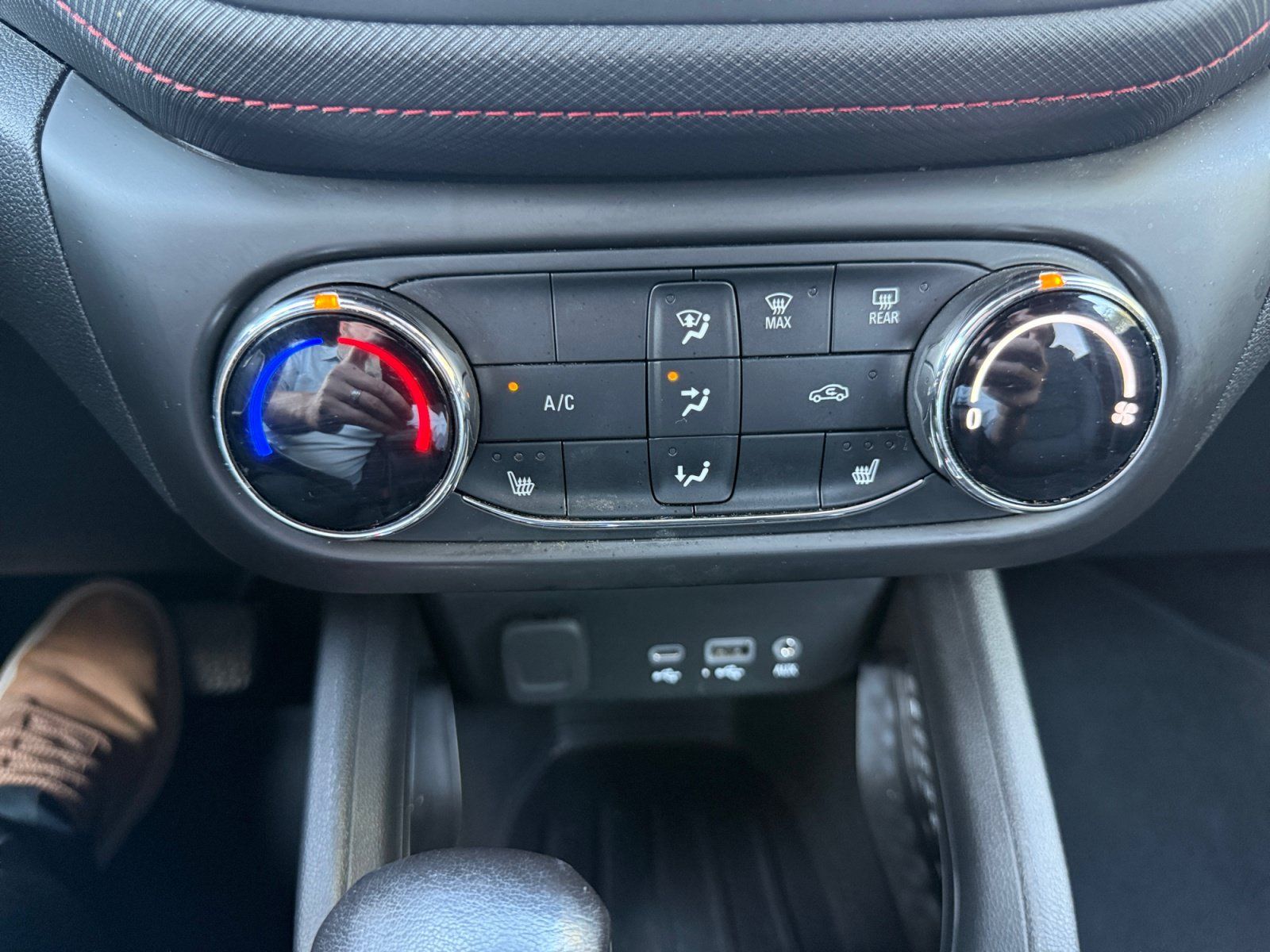 Used 2023 Chevrolet TrailBlazer RS AWD/4WD image 18