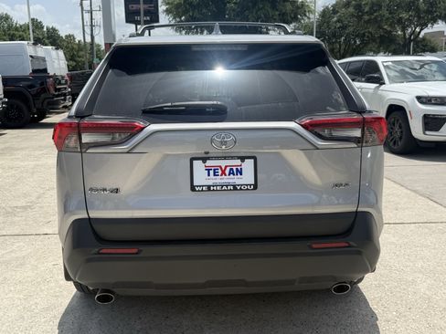 Used 2021 Toyota RAV4 XLE w/ Convenience Package FWD image 6