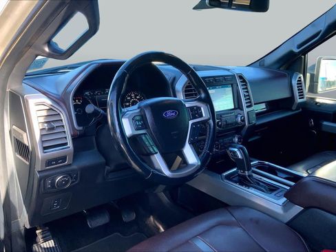 Used 2017 Ford F150 Platinum w/ Equipment Group 701A Luxury AWD/4WD image 18