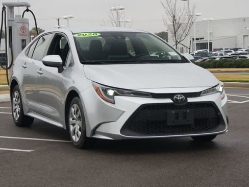 Used 2020 Toyota Corolla LE image 2