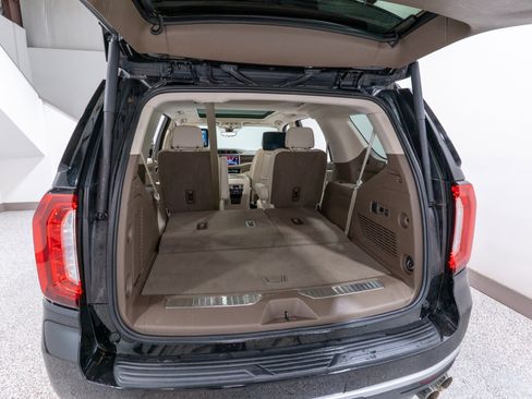 Used 2021 GMC Yukon Denali w/ Denali Premium Package image 40