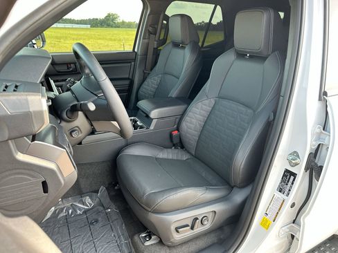 Used 2025 Toyota 4Runner TRD Off-Road Premium image 11