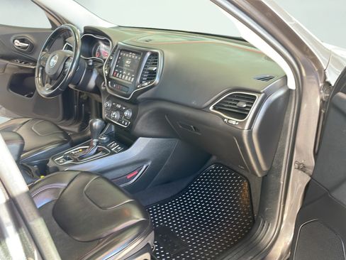 Used 2019 Jeep Cherokee Trailhawk w/ Comfort/Convenience Group AWD/4WD image 10